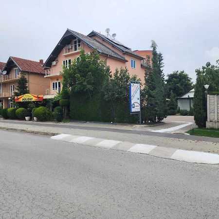 Holiday Ferizaj Exterior foto