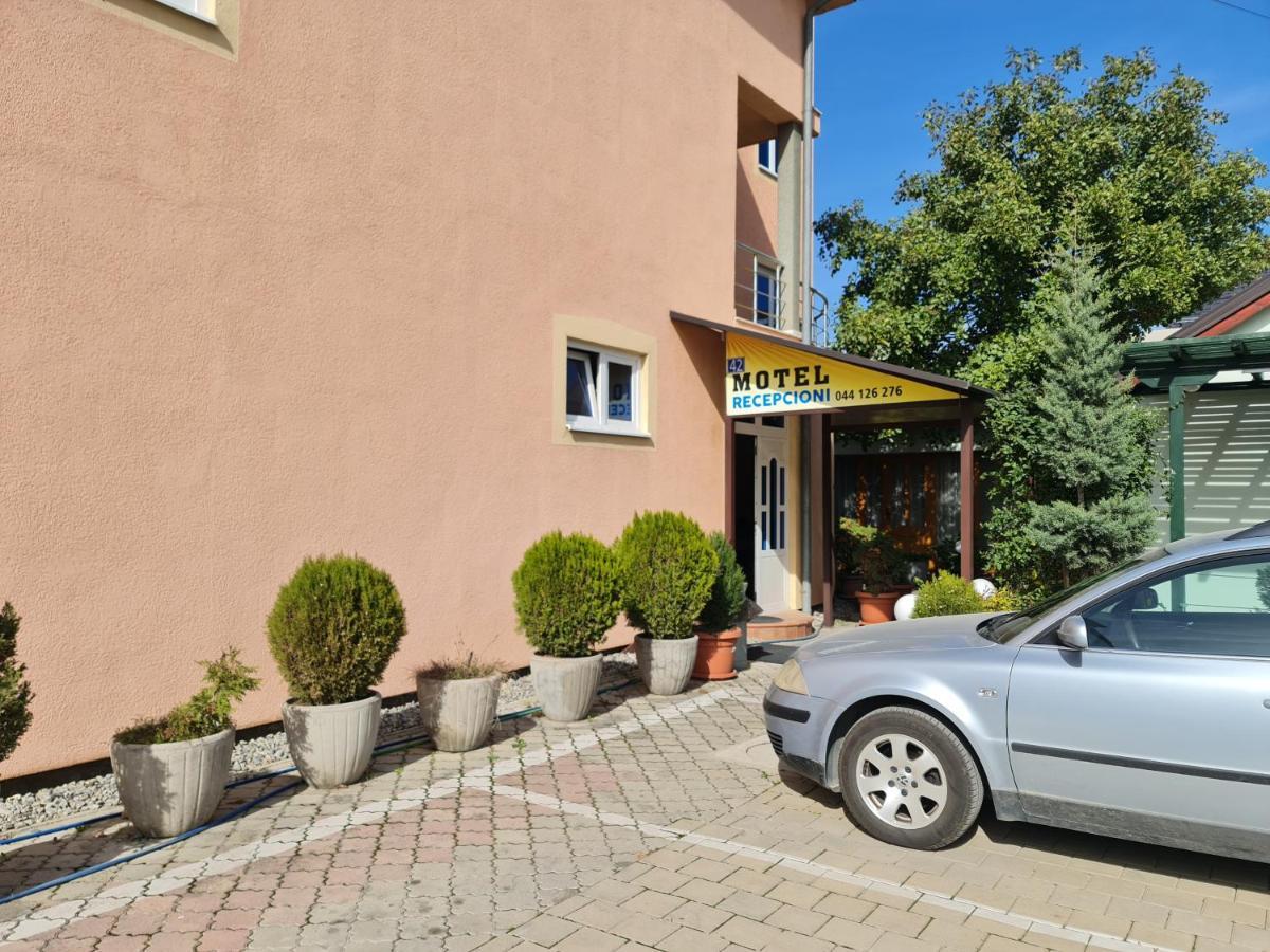 Holiday Ferizaj Exterior foto