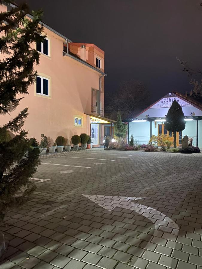 Holiday Ferizaj Exterior foto